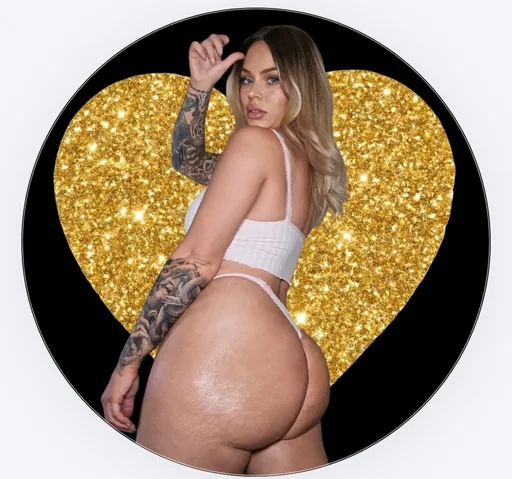 🍑 HUGE ASS MOM🍑